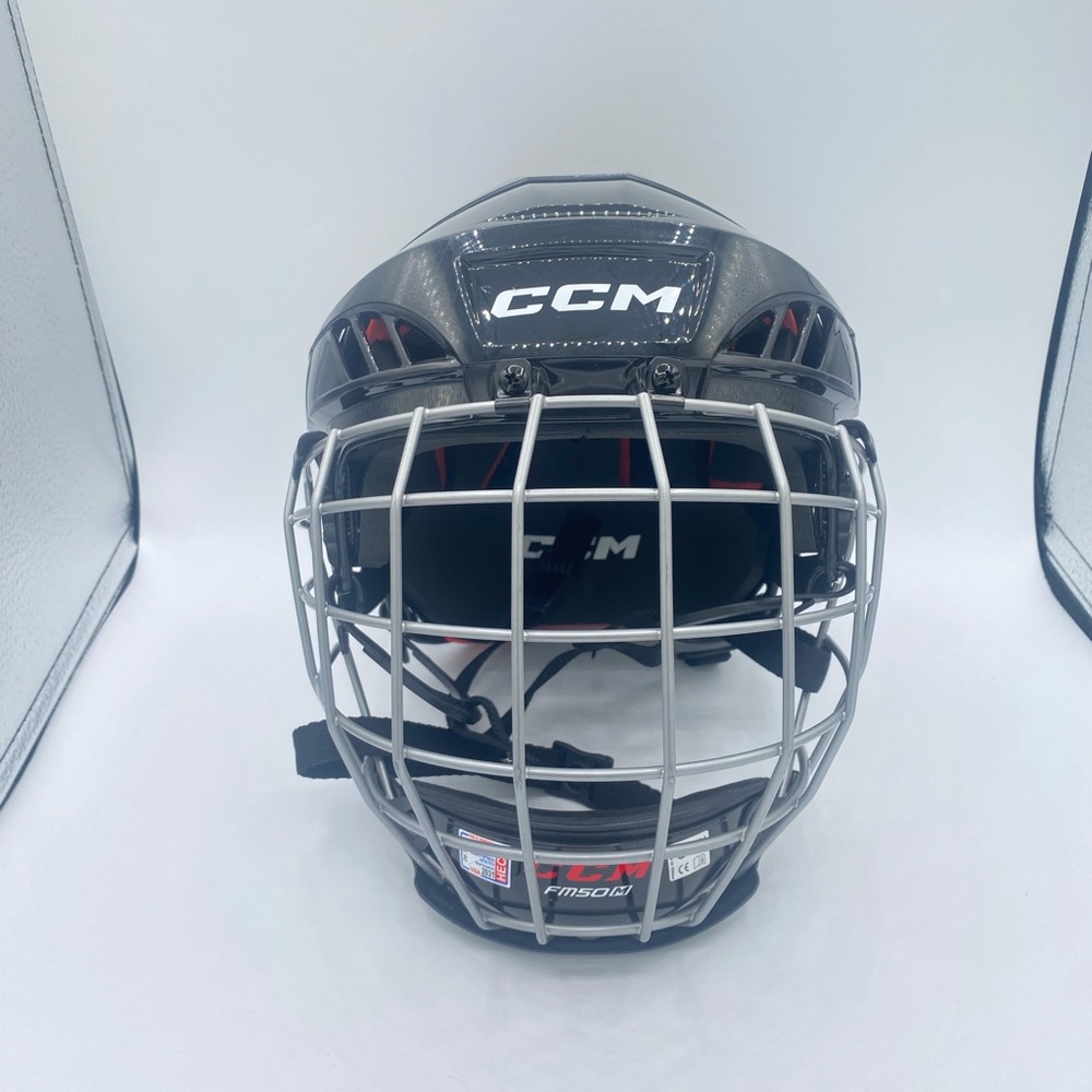CCM XT20 Hockey Helmet with Cage Combo Medium - Like New - Valid Until 2031